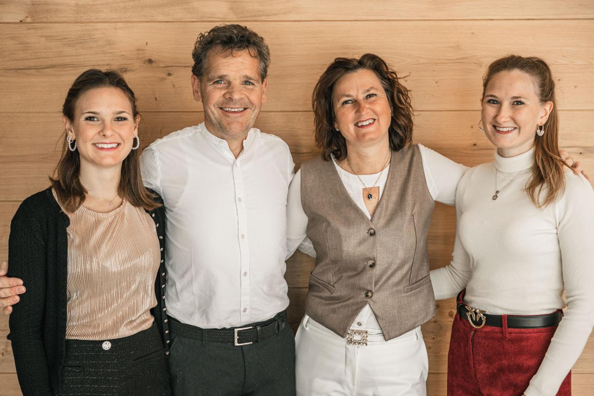 Garni Hotel Miara - Your Dolomites Home Σέλβα ντι Βαλ Γκαρντένα Εξωτερικό φωτογραφία