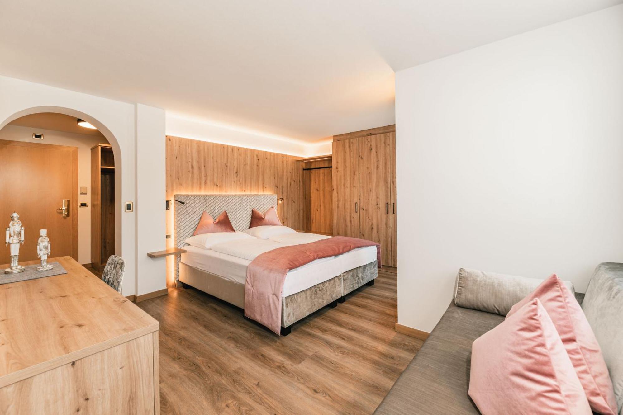 Garni Hotel Miara - Your Dolomites Home Σέλβα ντι Βαλ Γκαρντένα Εξωτερικό φωτογραφία